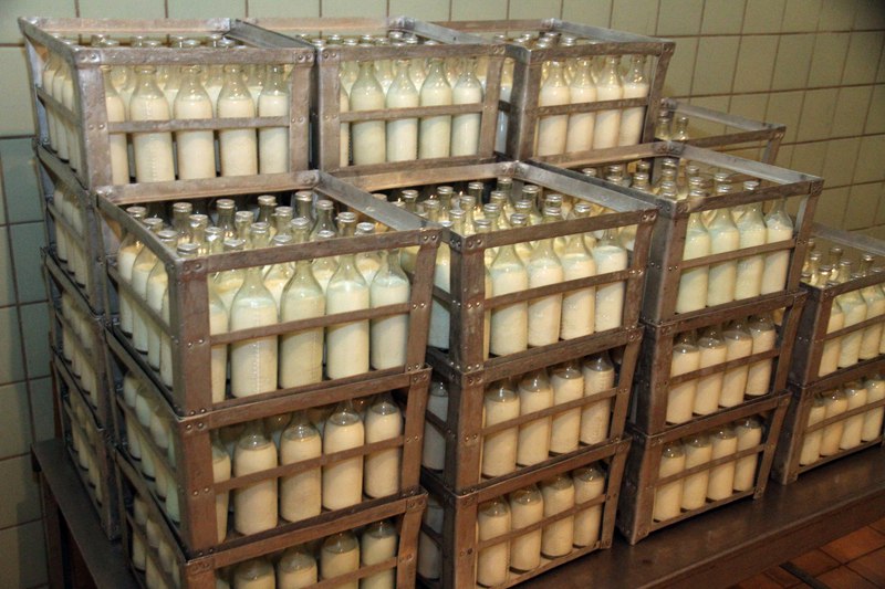 молочные кухни для детей. советское детское молоко в бутылках. детская молочная кухня ссср. молочная кухня советского. молочная кухня советского.