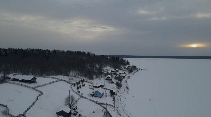 Видео: один зимний день из жизни деревни Русского Севера
