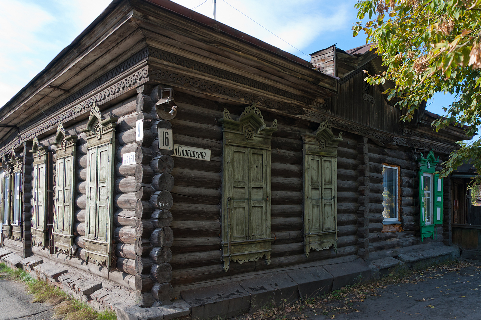 Архитектор омск. Памятники деревянного зодчества в Омске. Старинная архитектура в Омске. Деревянная архитектура Омска. Деревянное зодчество Омской губернии.