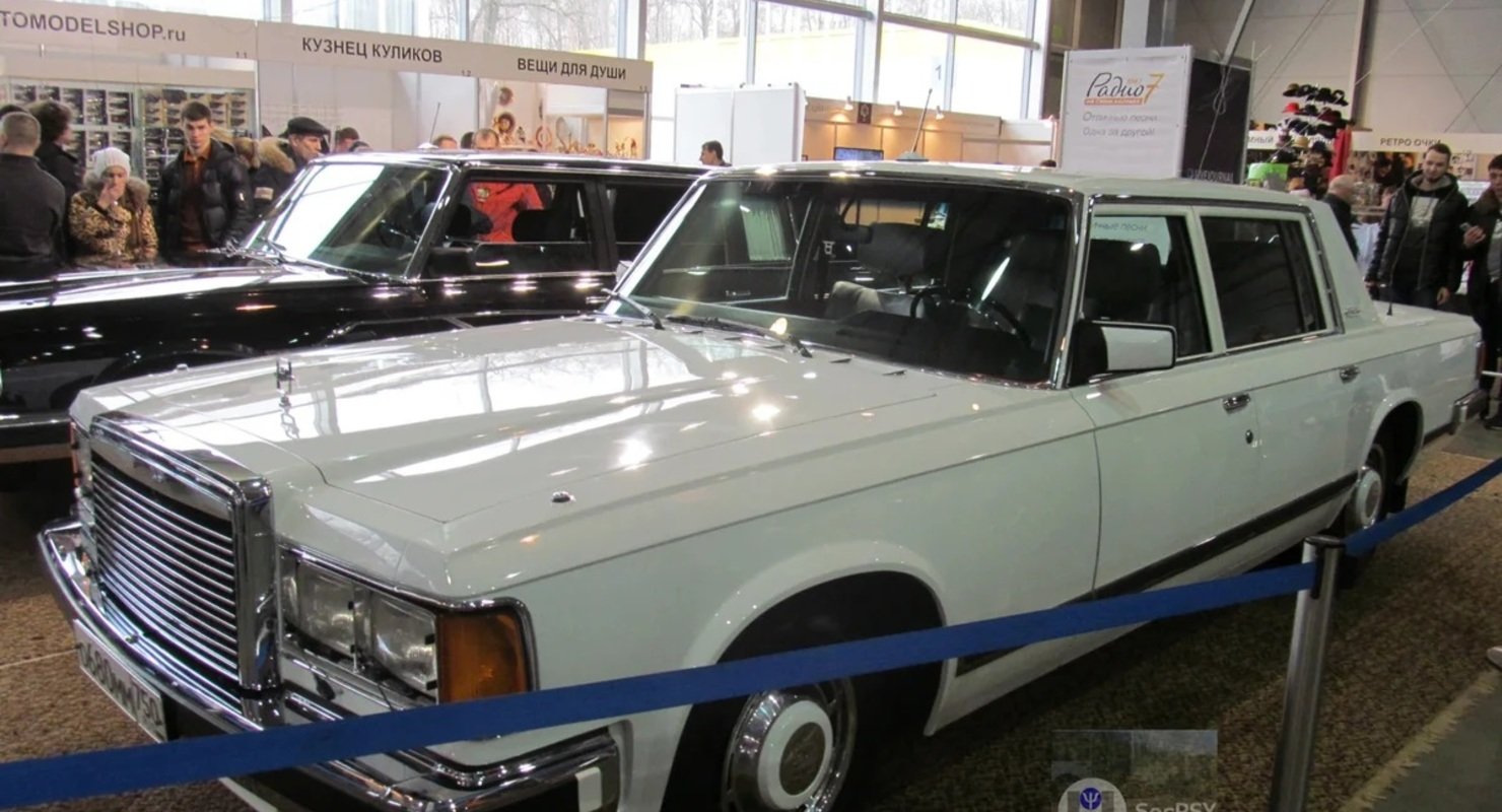 Единственный ЗИЛ-41041 белого цвета