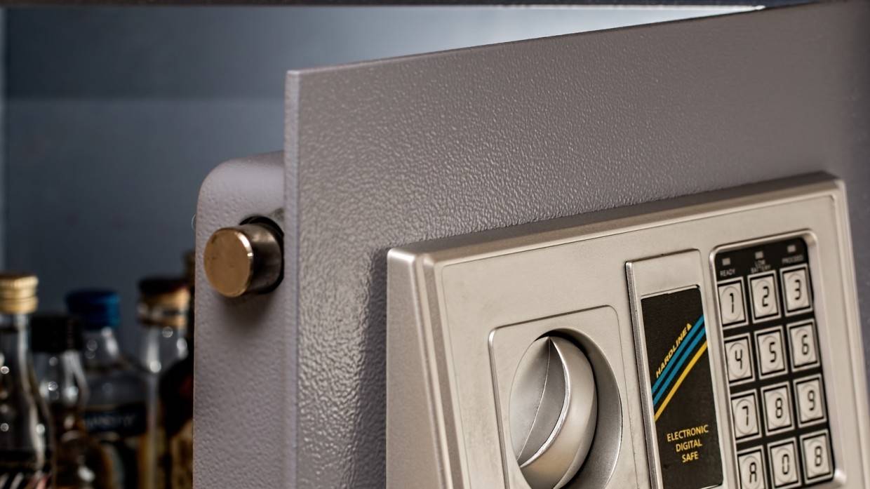 Петербуржец подобрал ключ к сейфу в магазине и похитил 360 тыс. рублей