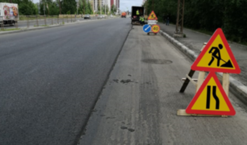 Подрядчика, свалившего мешки с асфальтом на тротуар в Петрозаводске, накажут