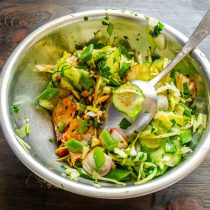 Весенний салат из зеленого лука салаты