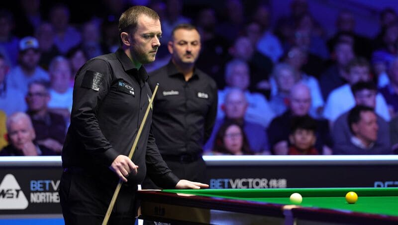 Марк Аллен уверенно обыграл Бена Уолластона и вышел в 1/8 финала на домашнем турнире  Northern Ireland Open 2025 (фото: WST)