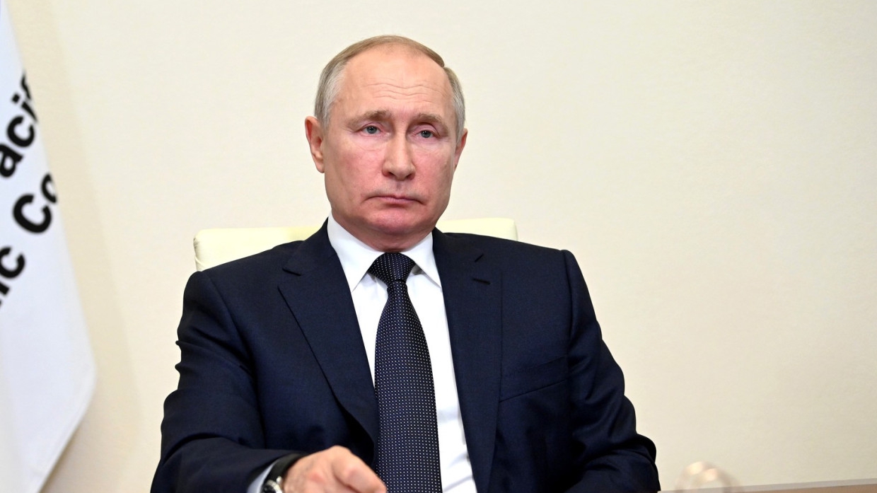 Путин рекомендовал главам регионов лично контролировать вакцинацию от COVID-19