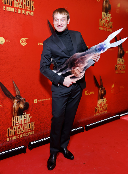 Алексей Чадов с сыном, Мария Кожевникова с детьми и другие гости премьеры фильма "Конек-Горбунок" Звезды,Красная дорожка