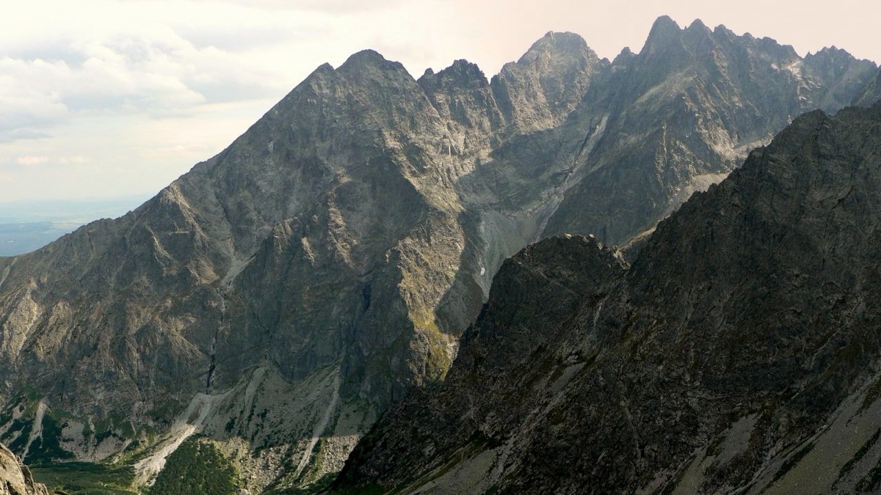 Пропавшая во время похода в Сочи группа туристов с детьми не выходит на связь вторые сутки
