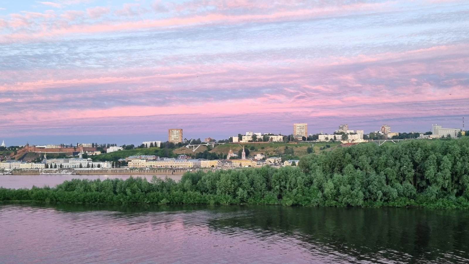 Население нижнего новгорода области. Нижний Новгород красивые места. Красивые нижегородские места. Самые красивые места Нижнего Новгорода. Нижний Новгород население.