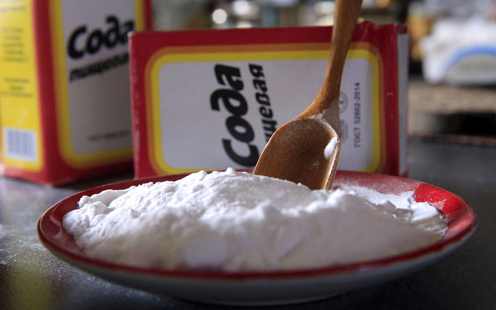 Автоэффект обычной соды — вот зачем ее стоит держать в машине!