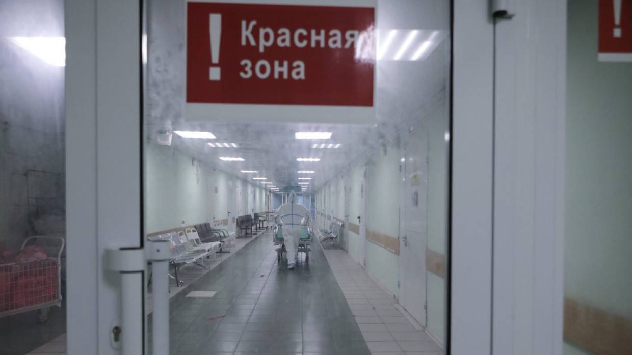 Более тысячи человек умерли в России от коронавируса за сутки