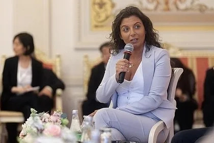 Симоньян предложила в качестве мести превратить здание посольства Франции в музей