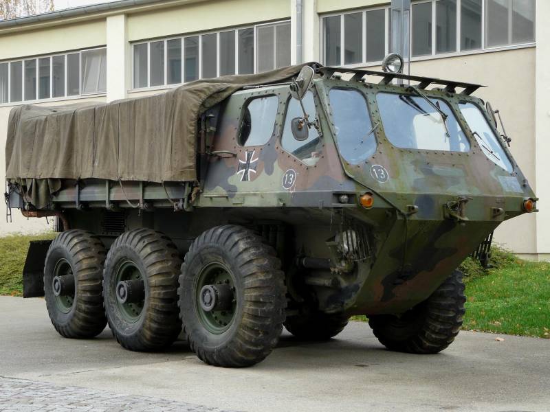 По земле и воде. Амфибийный грузовик Alvis Stalwart оружие