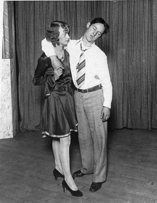 Танцы до упаду на танцевальных марафонах 1920-30-х годов Танцы до упаду на танцевальных марафонах 1920-30-х годов всемирная история