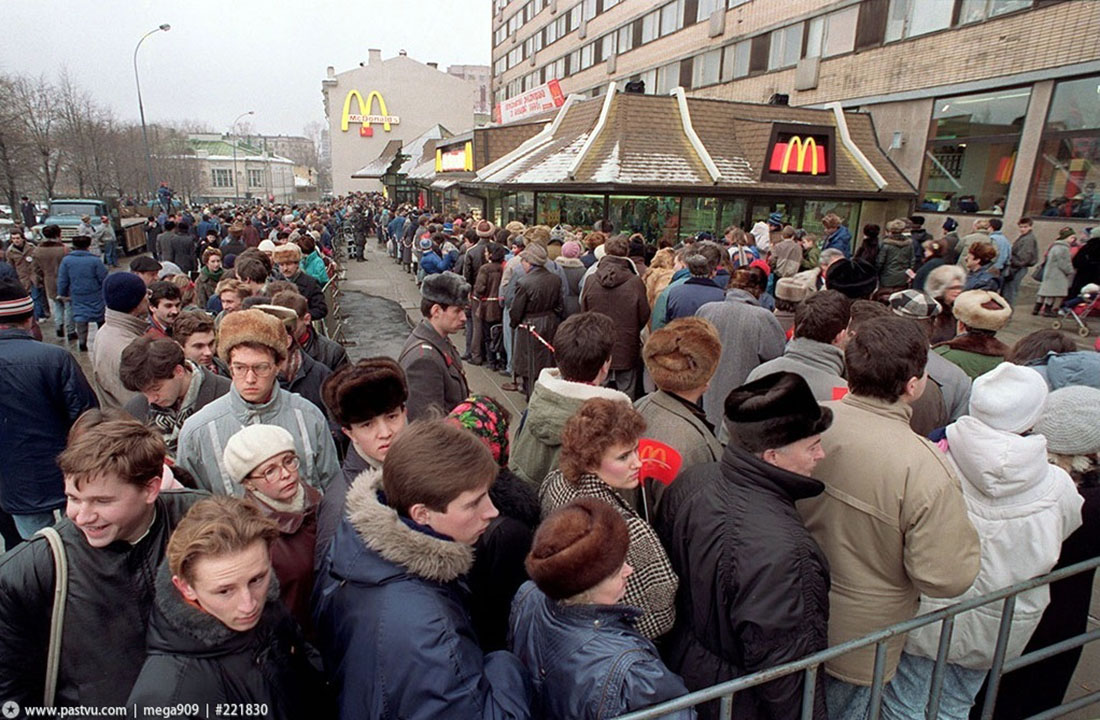 России 30 лет. Прогулка по Москве 1990 года 