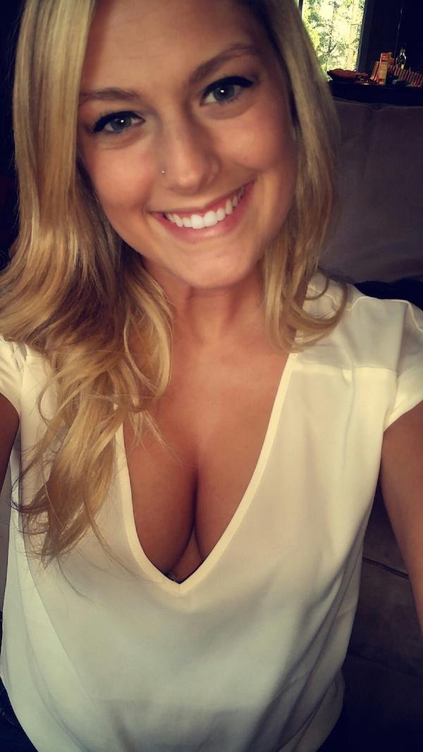 Blonde frau selfie
