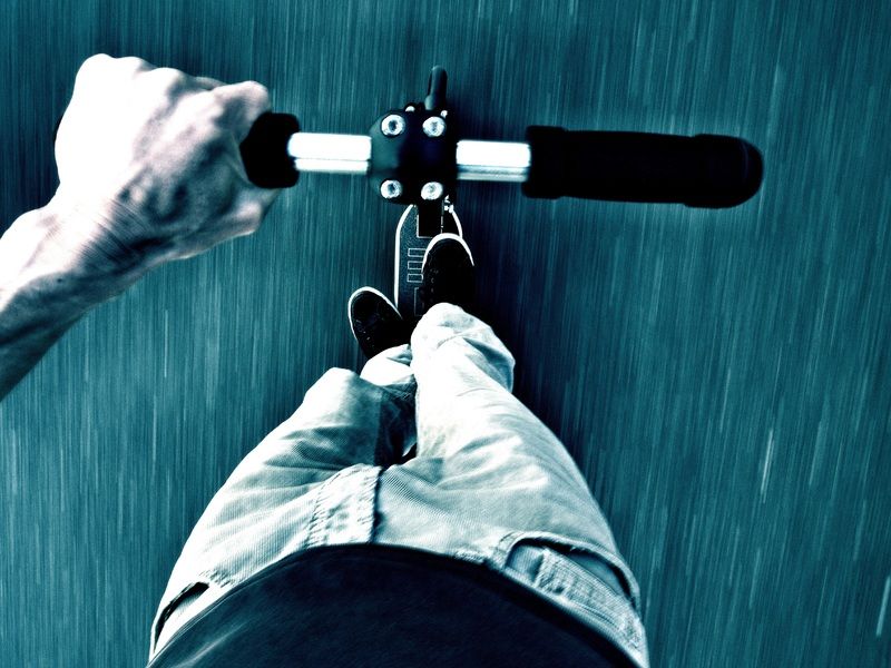 Ребенок попал в больницу после наезда электросамоката на ВДНХ в Москве