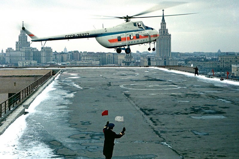 Ми-4 (по классификации НАТО: «Гончая») создавался по личному приказу Сталина и под руководством Лаврентия Берия как ответ американскому вертолету S-55. Вплоть до 1970-х годов являлся основным транспортно-десантным вертолетом стран Варшавского Договор Вертолеты России, Ми-1, Ми-24, Ми-8, авиаконструктор Михаил Миль