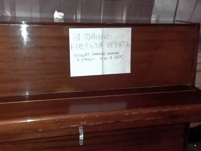 - Я где-то слышала, что Wi-Fi особенно вреден для женщин. - Конечно, вреден! Полы не помыты, жратва не готова, а всё потому что Wi-Fi! приколы