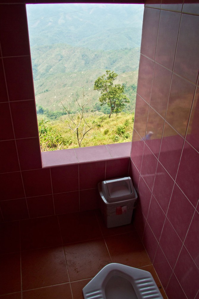 Как на ладони: 20 туалетных комнат из разных уголков мира, которые потрясают роскошными видами