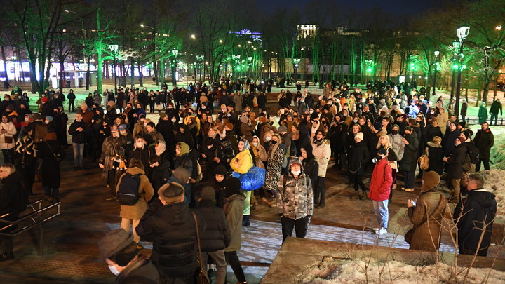 СКОЛЬКО СТОИТ МИТИНГ ПРОТИВ РОССИИ: В СЕТЬ СЛИЛИ РАСЦЕНКИ ДЛЯ БЛОГЕРОВ колонна