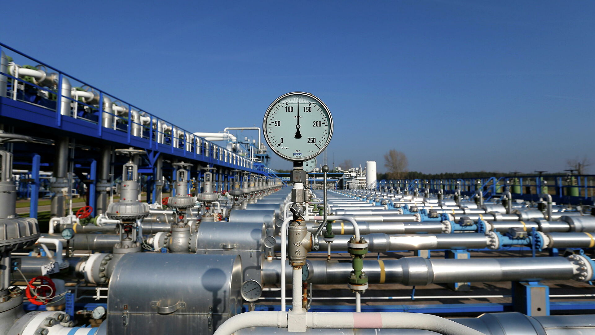 Цена газа в ЕС упала на 3% после заявления Газпрома о готовности начать закачку в ПХГ