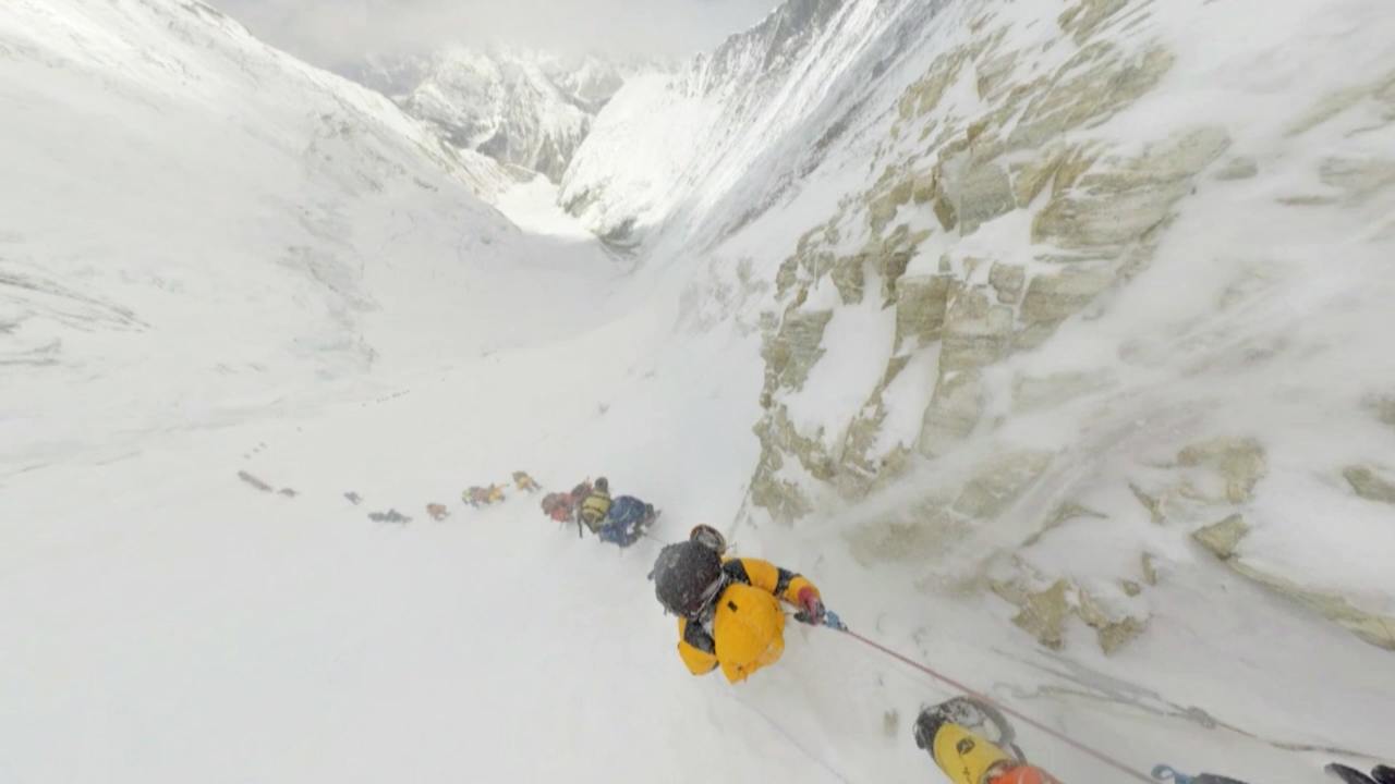 Почему люди хотят покорить Эверест 