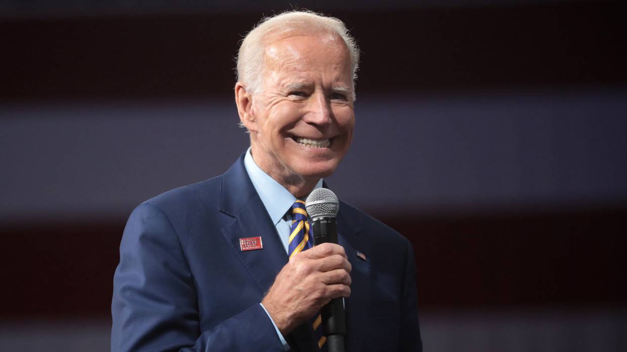 Президентский рейтинг Байдена достиг исторического минимума с момента его инаугурации