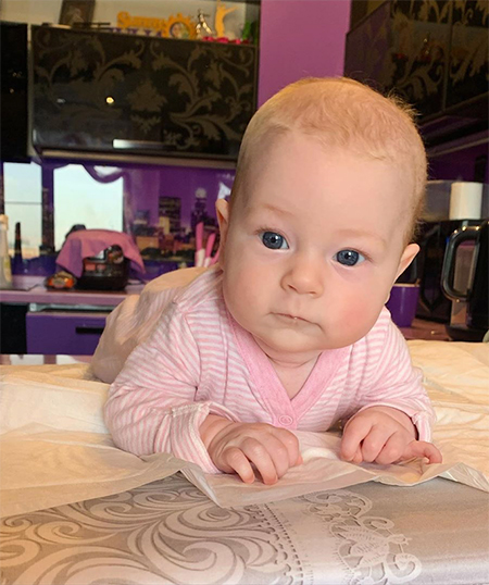 Юлия Липницкая поделилась серией фотографий дочери по случаю особенной даты Дети,Дети знаменитостей