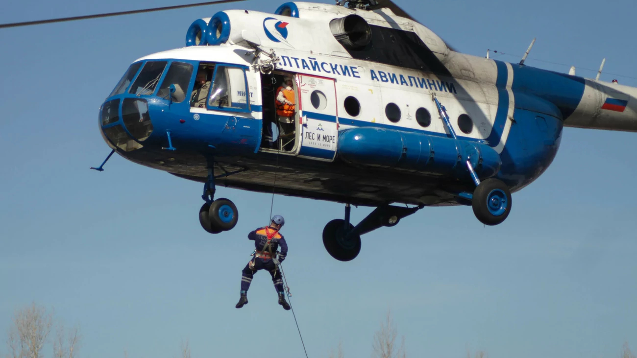 Между небом и землёй. Как в Барнауле тренировались спасать людей с вертолёта