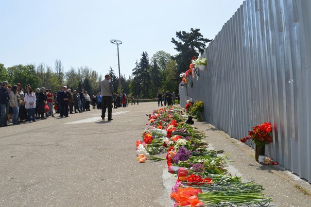 Жители Одессы скорбят по жертвам трагедии 2 мая 2014 года