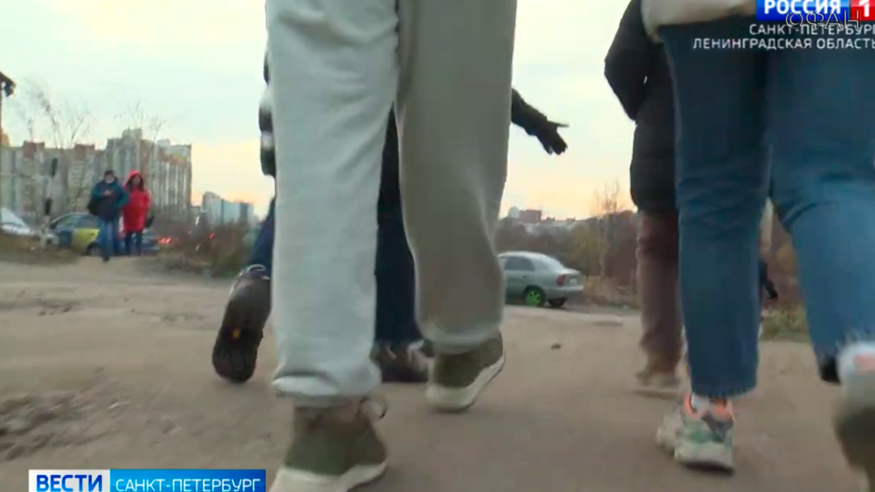 Жителям Каменки в Петербурге приходится выбираться из квартала по «полосе препятствий» Жителям Каменки в Петербурге приходится выбираться из квартала по «полосе препятствий» Общество