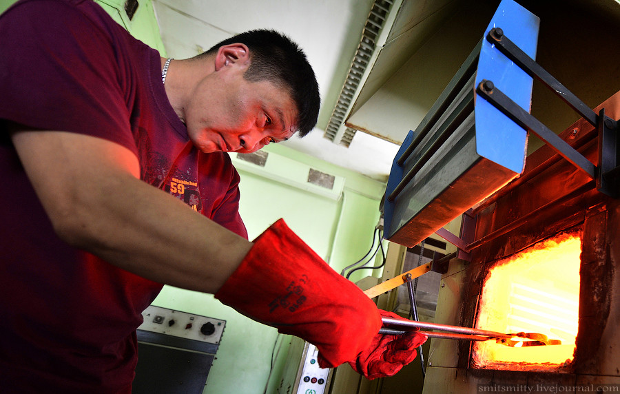 Термическая обработка заготовки. Термообработка заготовок. Tempering preparations. Якутянин делает из металла.