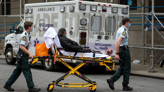 Крайняя волна коронавируса распространилась на большую часть США