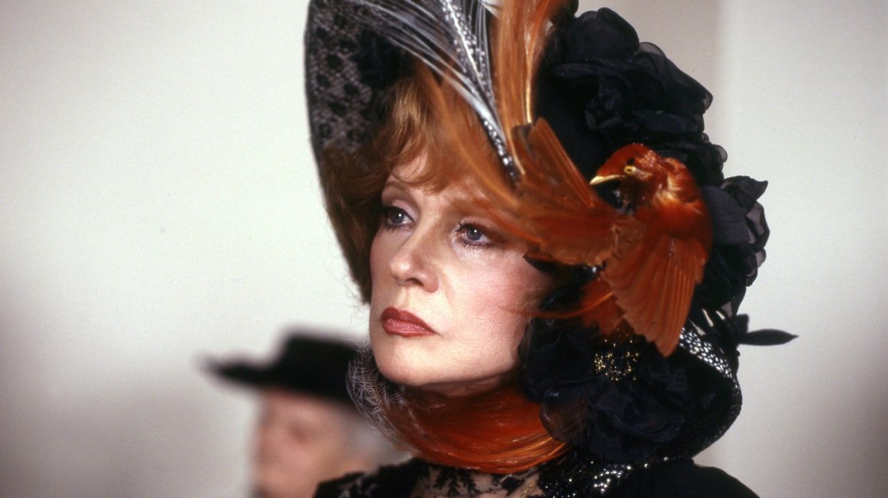 Беременная внучка Гурченко устроила клоповник в квартире покойной звезды за 30 млн рублей