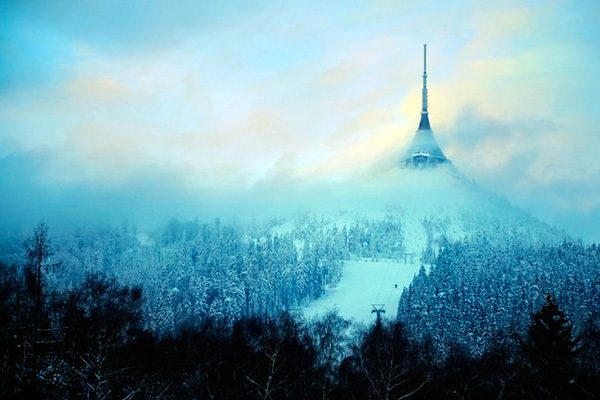 Башня Йештед в Чехии, больше напоминающая корабль пришельцев Восточная Европа,достопримечательности,Чехия