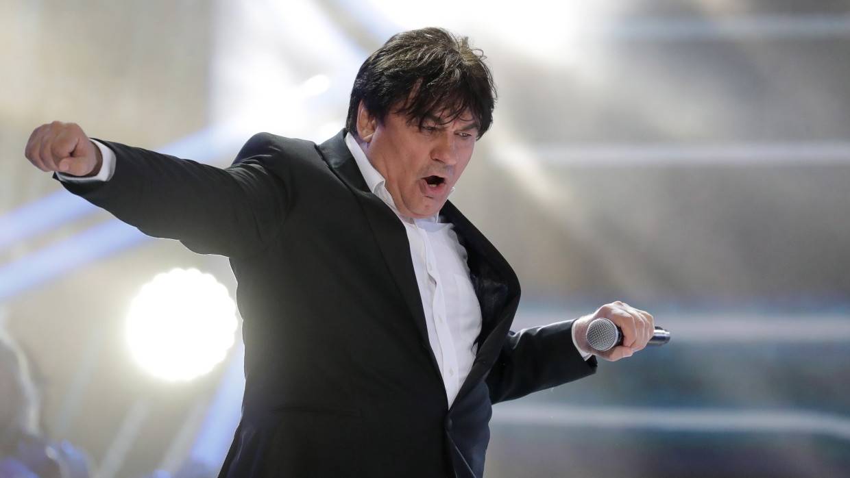 Эстрадный певец Александр Серов попал в больницу с COVID-19