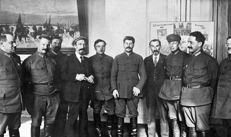 Наследие вождя народов: с кем они, мастера культуры Наследие вождя народов: с кем они, мастера культуры история