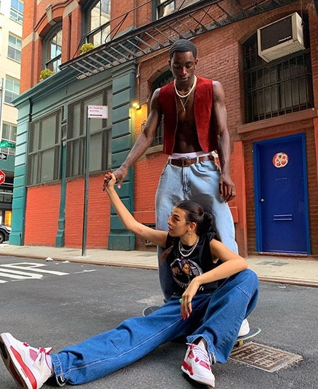 Дочь Ивана Урганта Эрика устроила фотосессию с бойфрендом на улицах Нью-Йорка Дочь Ивана Урганта Эрика устроила фотосессию с бойфрендом на улицах Нью-Йорка Звездные пары