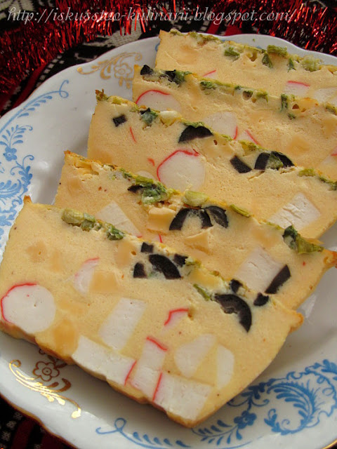Флан с крабовыми палочками, сыром и маслинами