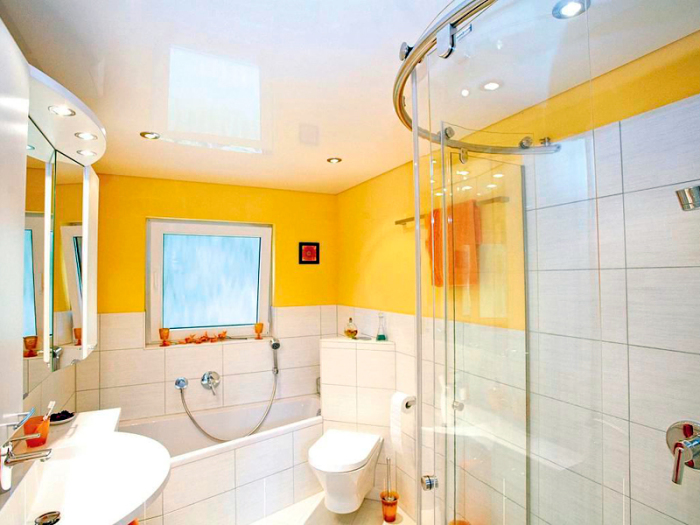 Натяжной потолок в ванной: дизайнерская ересь или отличное решение для дома Натяжной потолок в ванной: дизайнерская ересь или отличное решение для дома идеи для дома,интерьер и дизайн