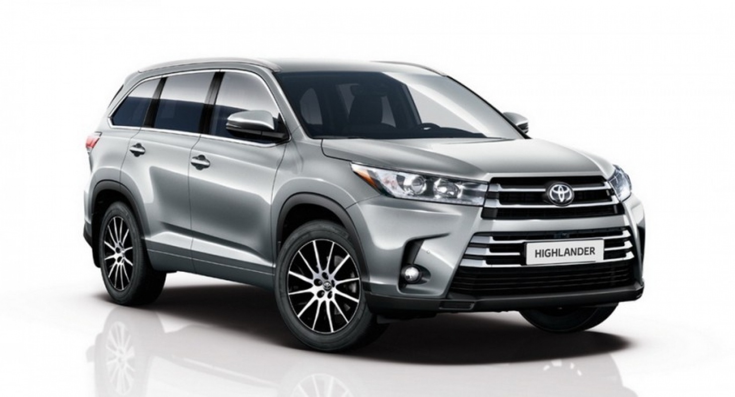 Toyota обновила кросс Highlander для Европы: большие экраны и новый мотор Автоновинки