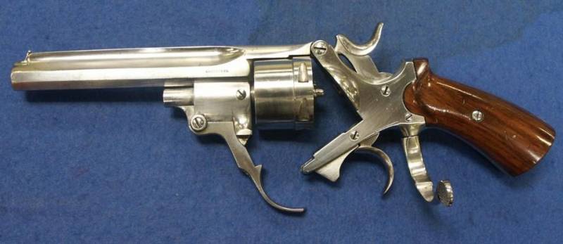 От револьвера-раскладушки к раскладному пистолету-пулемету оружие