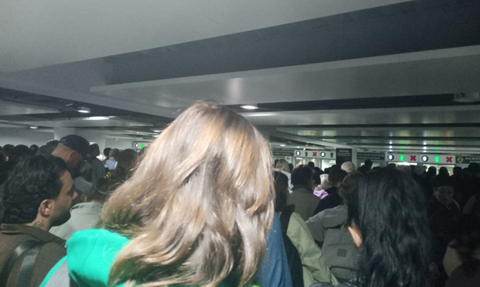 Очередь в аэропорту Толмачево на погранконтроле