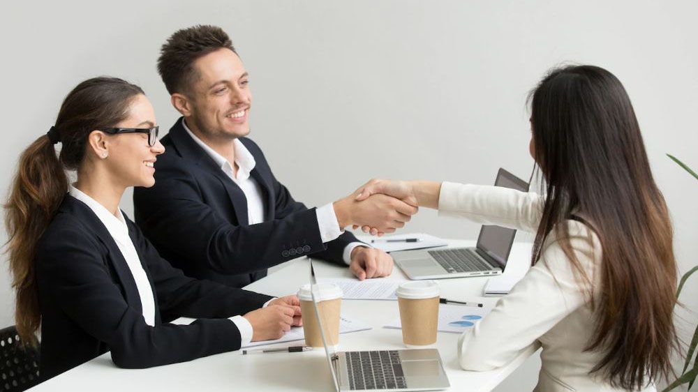 SuperJob: зарплаты прошедших испытательный срок сотрудников растут на 18%