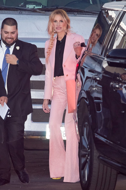 Два новых образа и розовые волосы: Джулия Робертс сменила имидж перед телешоу звездный стиль, джулия робертс
