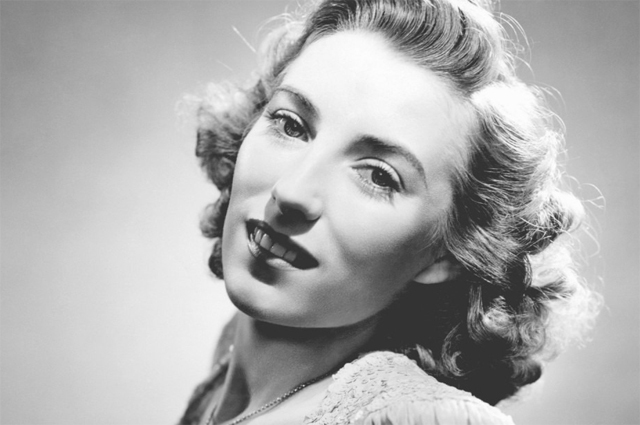Знаменитая певица времен Второй мировой войны Вера Линн умерла в возрасте 103 лет