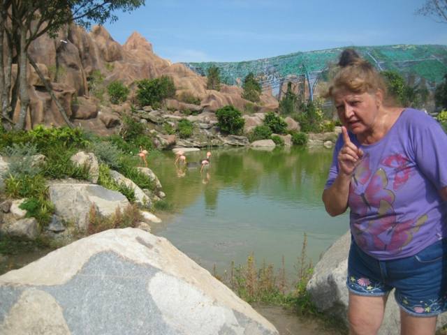 60-летняя пенсионерка 8 месяцев путешествует по азиатским странам. Женщина похудела на 18 кг, ее дважды обокрали, но домой она не собирается