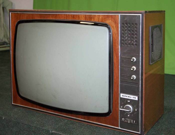 Проблема перехода от дерева к пластику в производстве телевизоров заключалась в недостаточности технического оснащения / Фото: rw6ase.narod.ru
