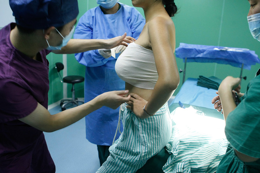 В Японии набирает популярность услуга увеличения груди на сутки