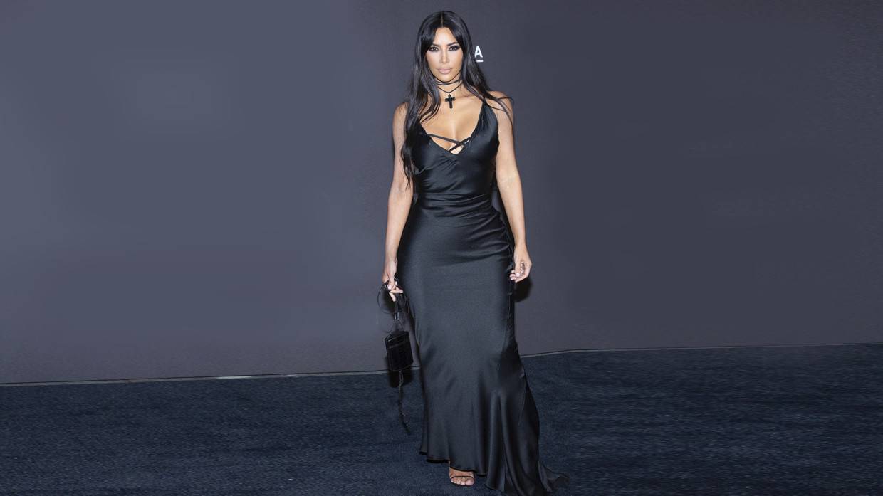 Семейство Кардашьян удивило фанатов яркими нарядами на People's Choice Awards 2021
